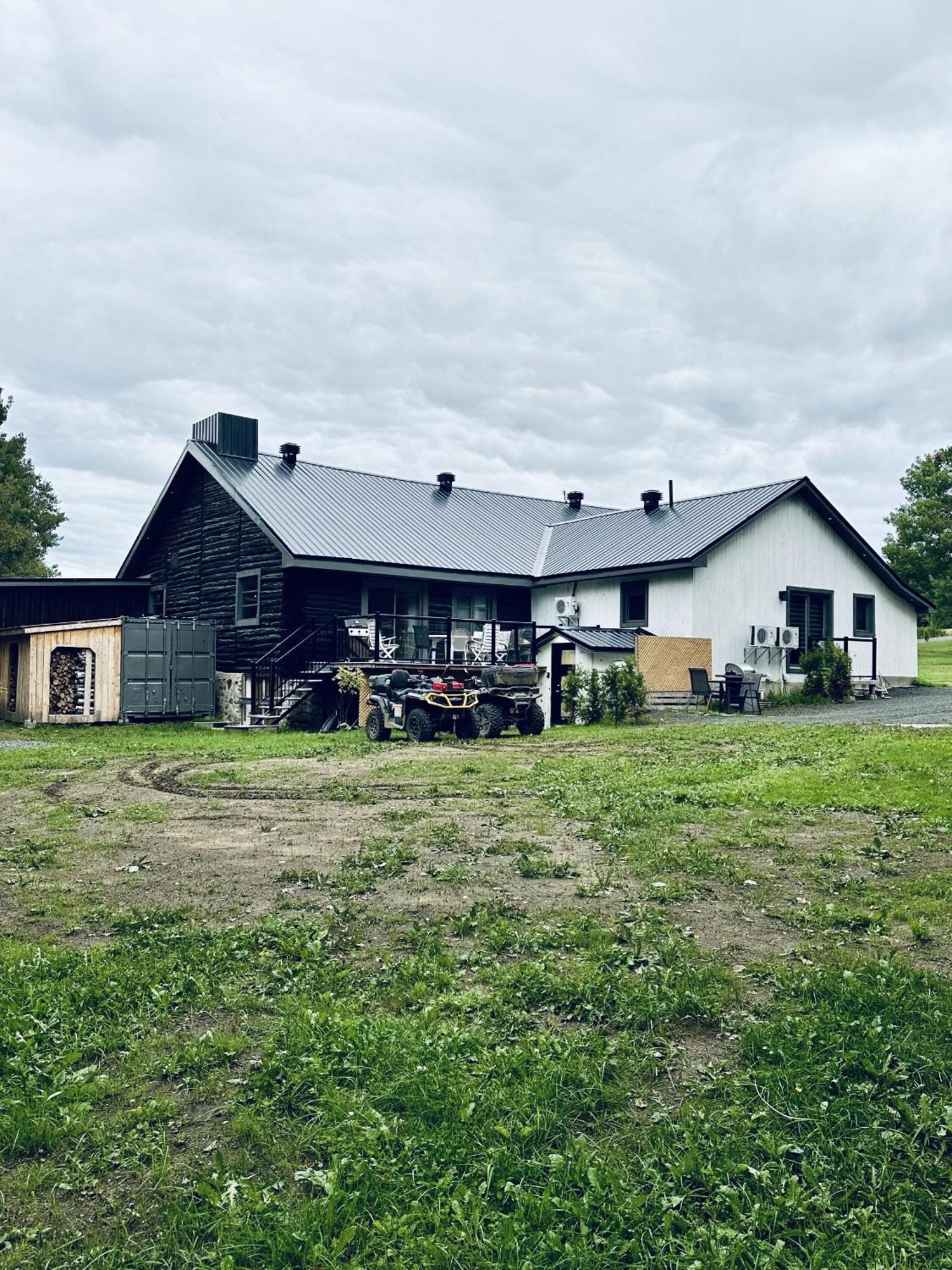 Hebergement Du Grenier 2 0 Notre-Dame-des-Monts Exteriér fotografie